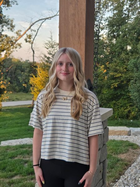 Reviewing History. Freshman Josie Kurk writes a review of the movie Hamilton after going on a field trip with the entire 9th grade on Wednesday September 10. Writing the reivew was an extra project for her 21st Century Journalism class.